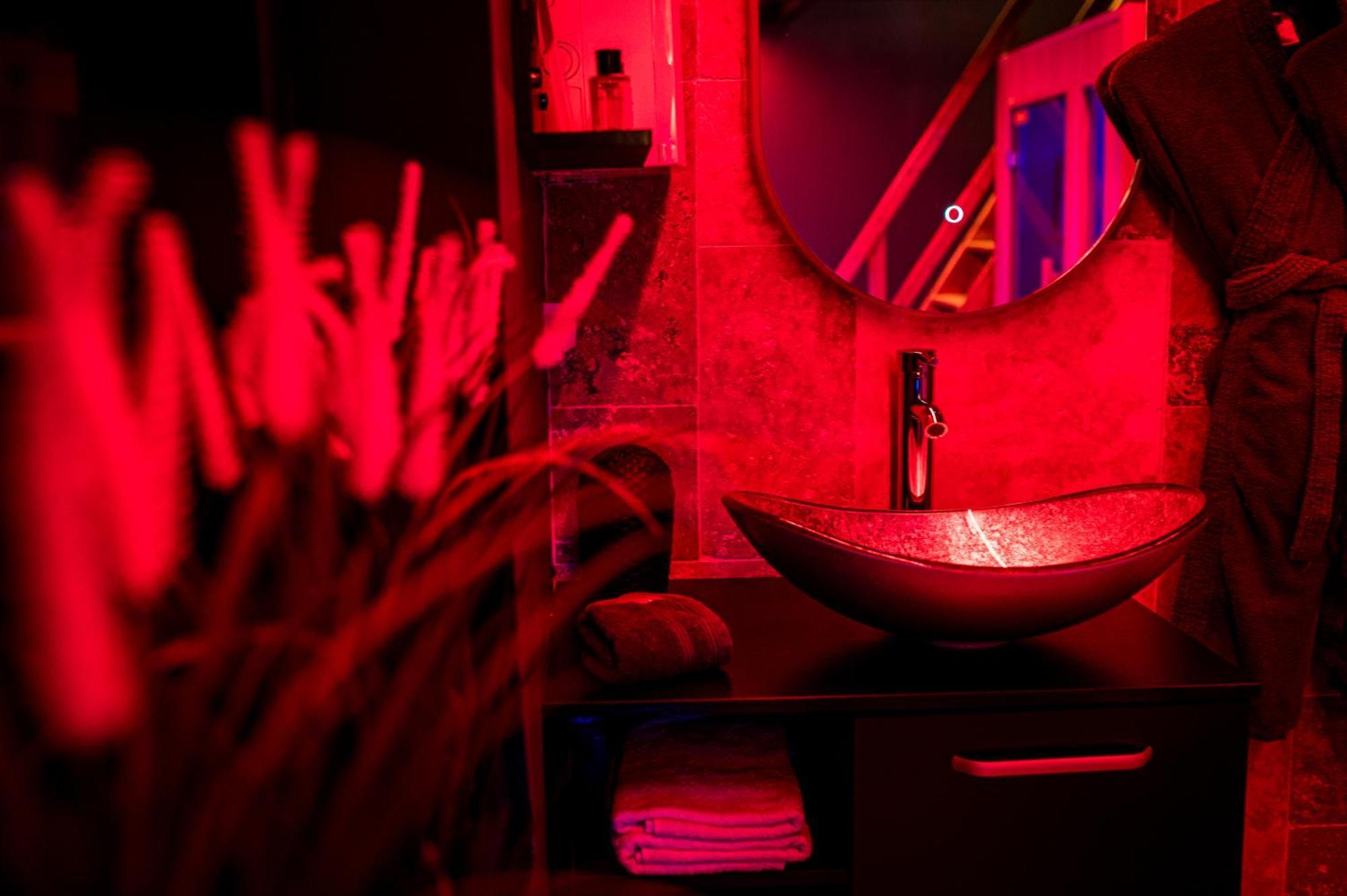 Loveroom Sauna, Balneo, Parking Prive Dans Le Centre De Онфлёр Номер фото