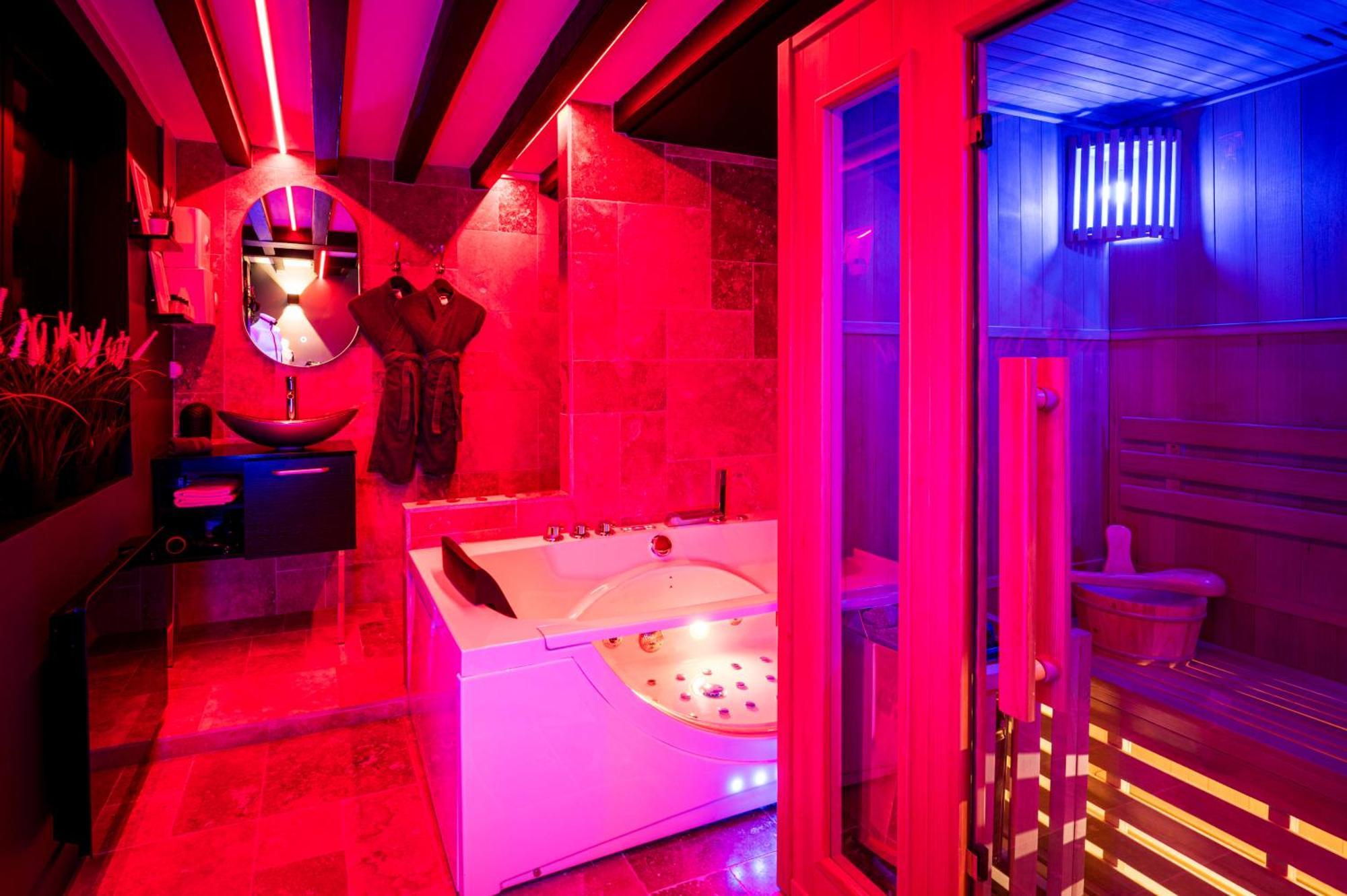 Loveroom Sauna, Balneo, Parking Prive Dans Le Centre De Онфлёр Номер фото